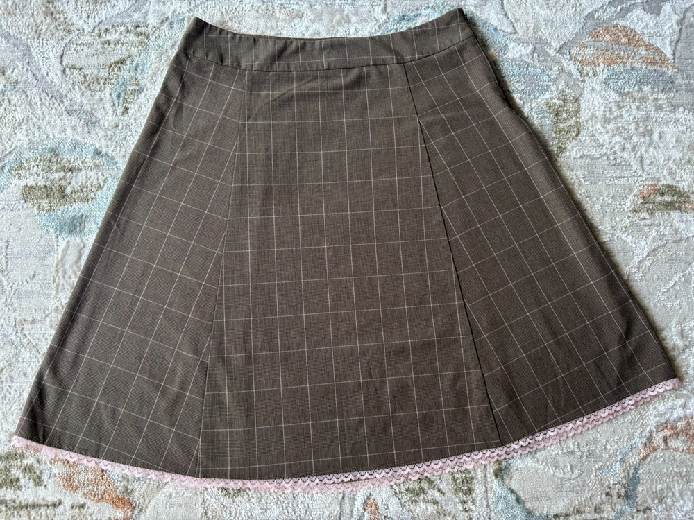 Vintage Y2K Old Navy Brown/Pink Plaid A-Line Skirt with Lace Hem – Size 6
